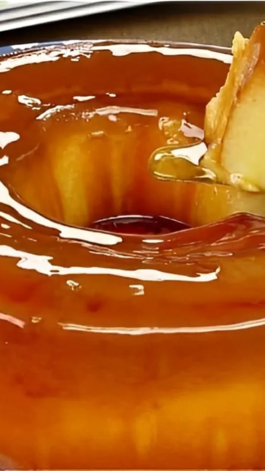 Pudim de leite em pó simples e delicioso para a sobremesa