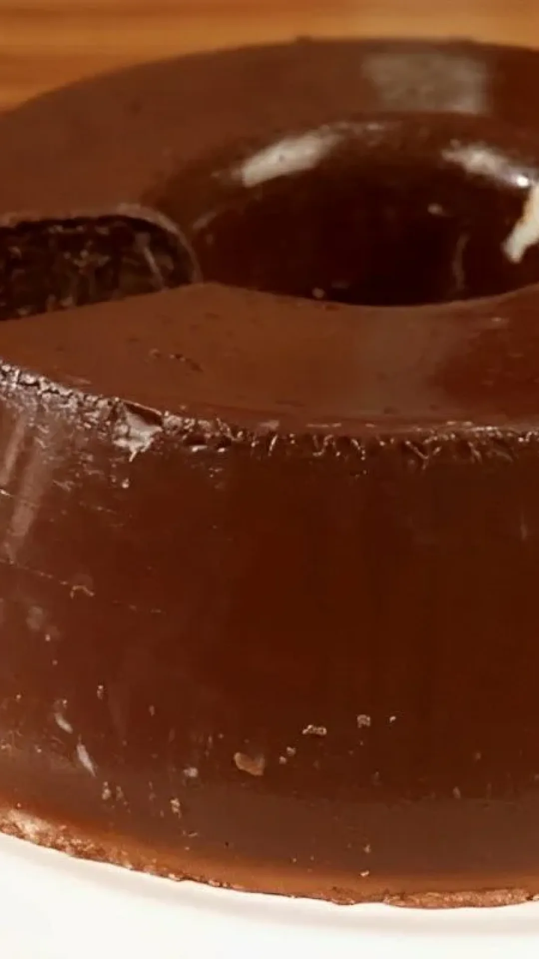 Pudim de leite ninho com chocolate muito fácil de fazer que nem precisa de forno