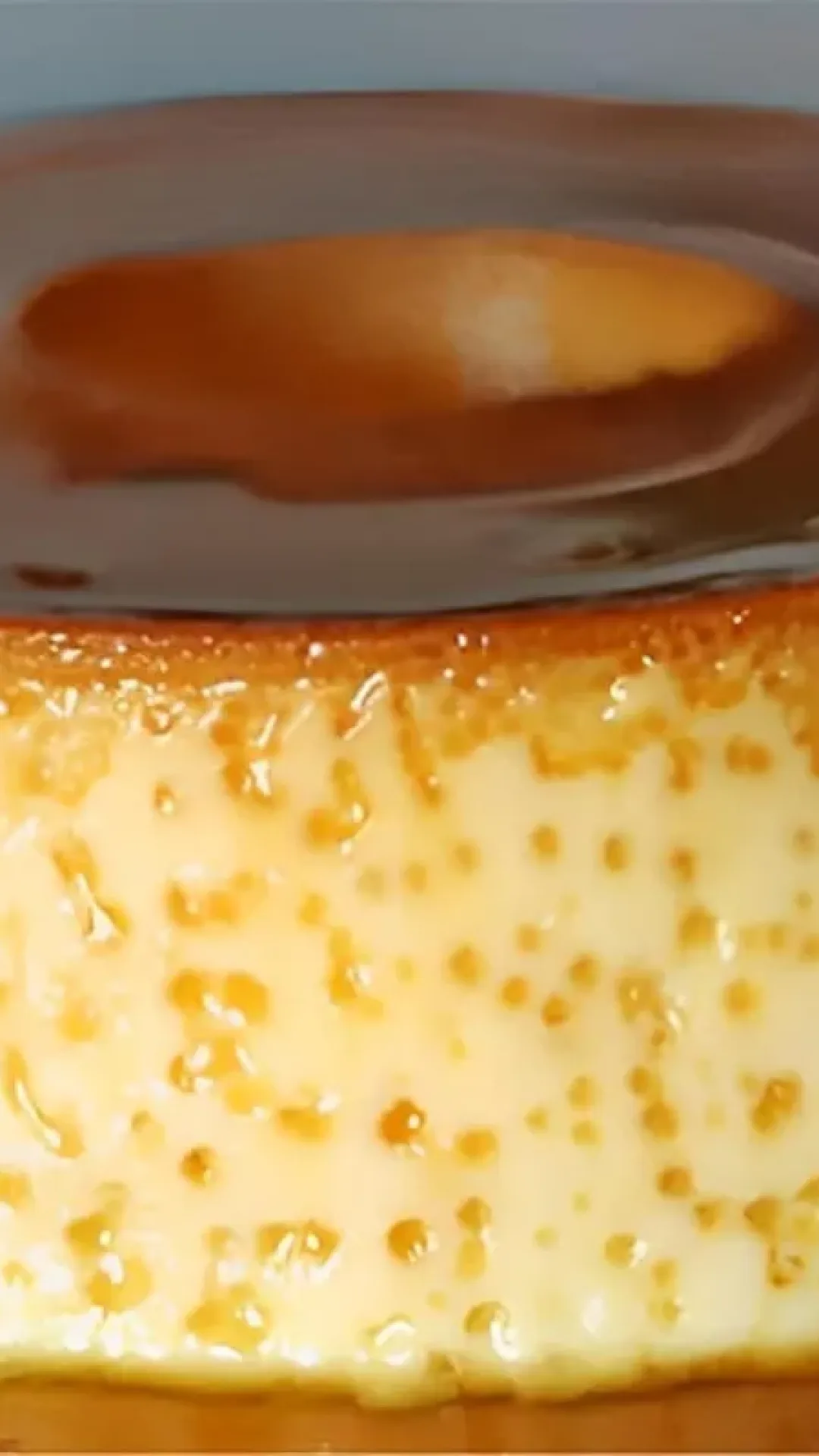 Pudim de leite tradicional de liquidificador é só bater os ingredientes e levar para assar
