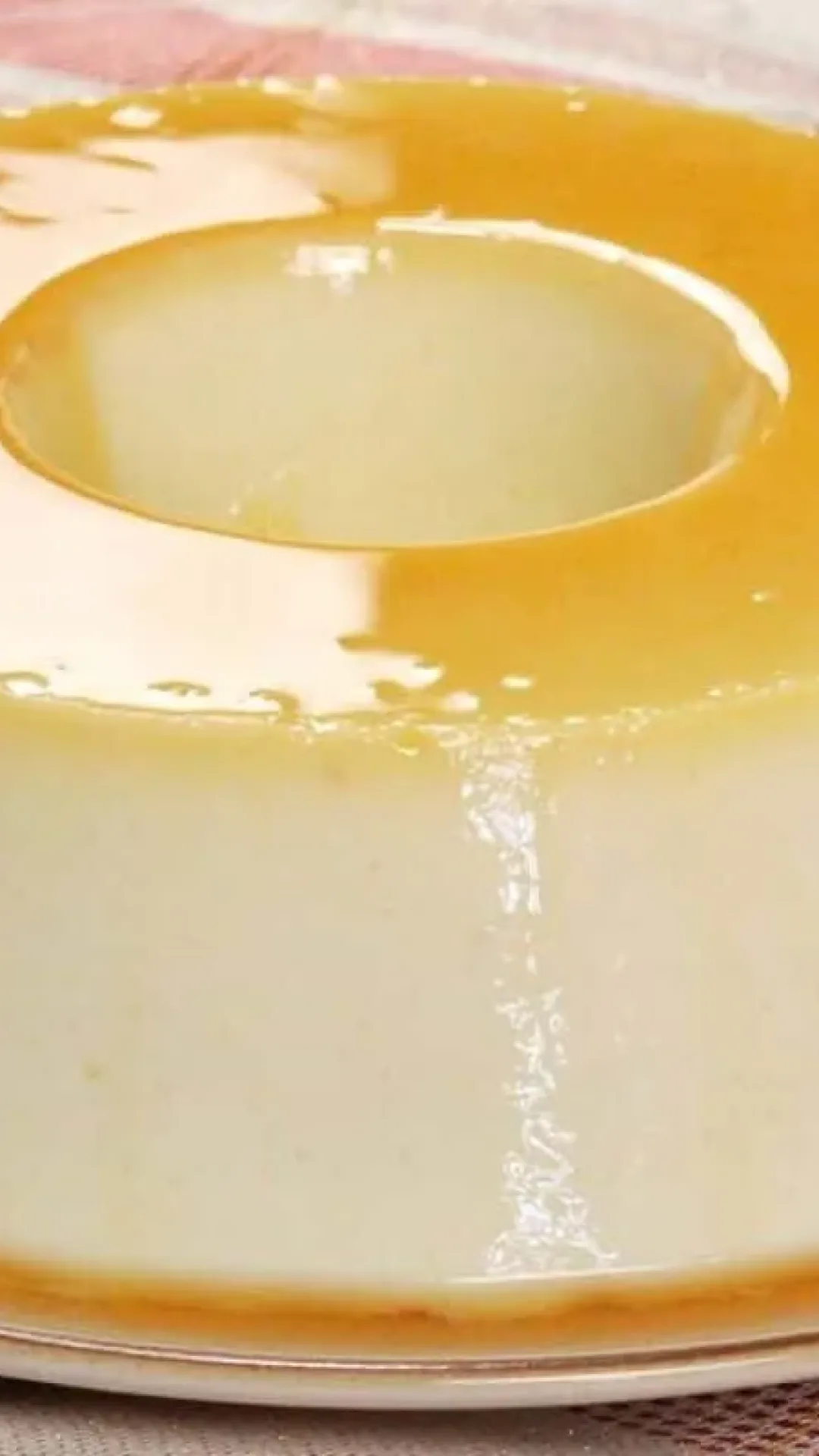 Pudim de maria mole, que não leva ovos e fica com uma textura leve, para refrescar o seu dia