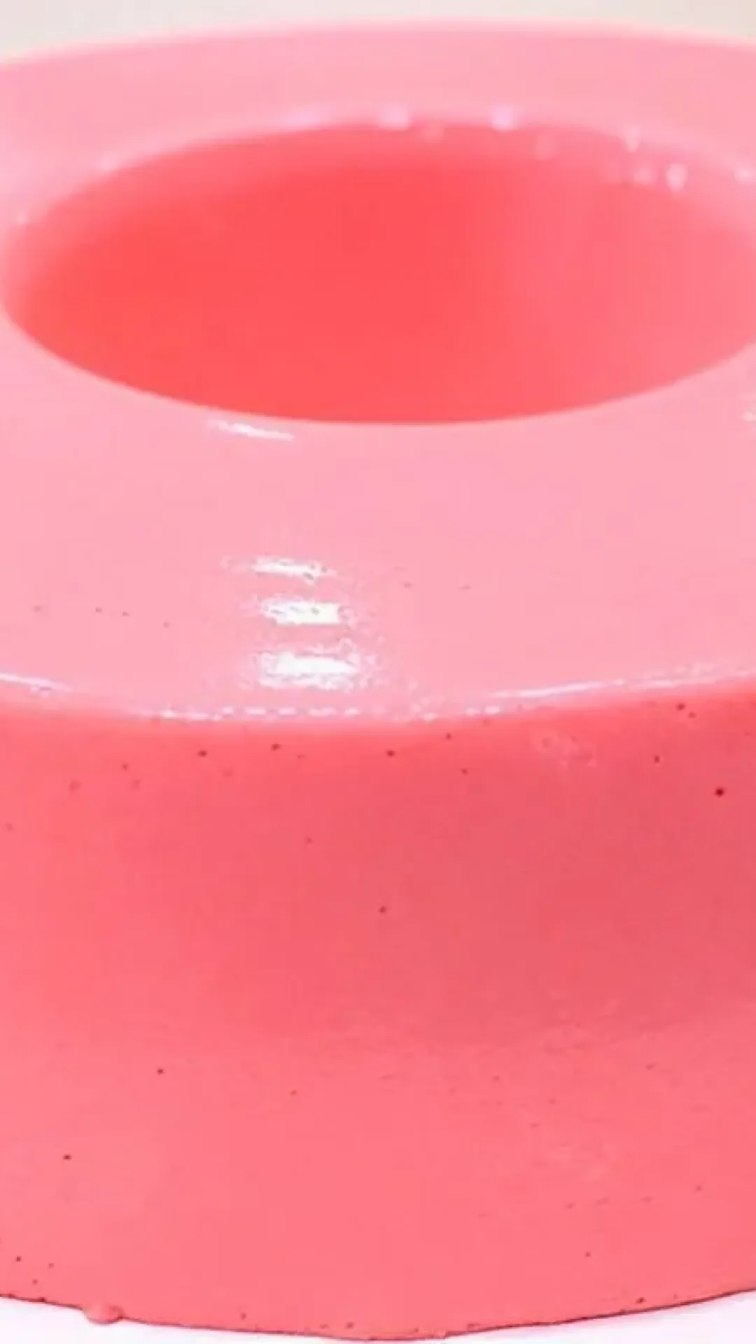 Pudim de morango de liquidificador uma sobremesa prática para servir durante a semana