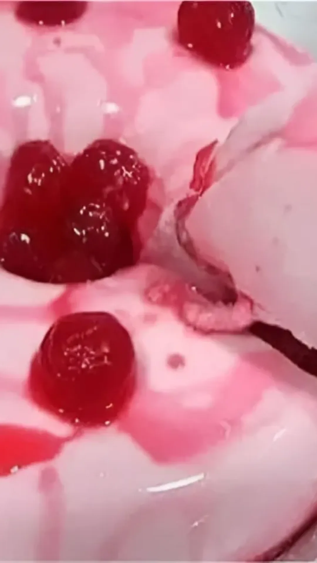 Pudim de morango sem ovos e sem forno feito no liquidificador é só bater e levar para gelar