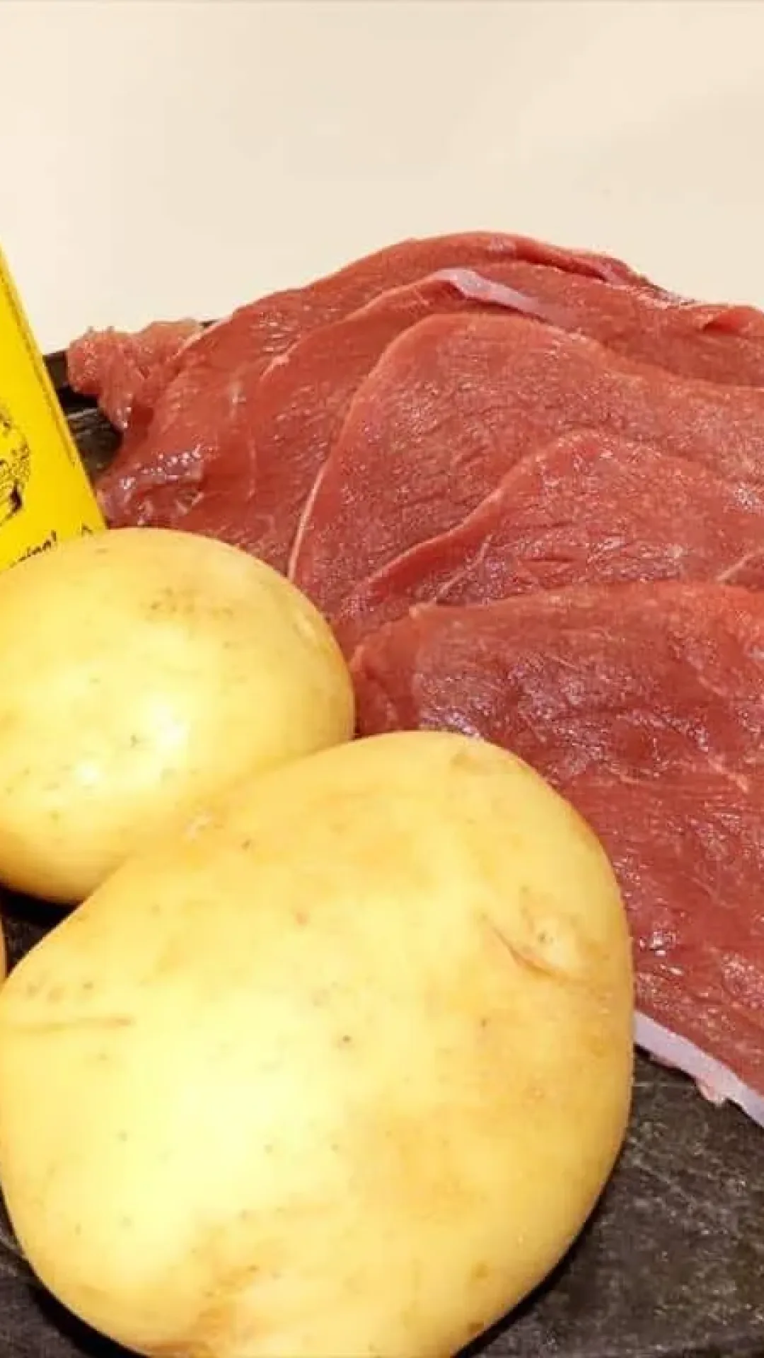 Receita de carne com batata que fica uma delícia para seu almoço