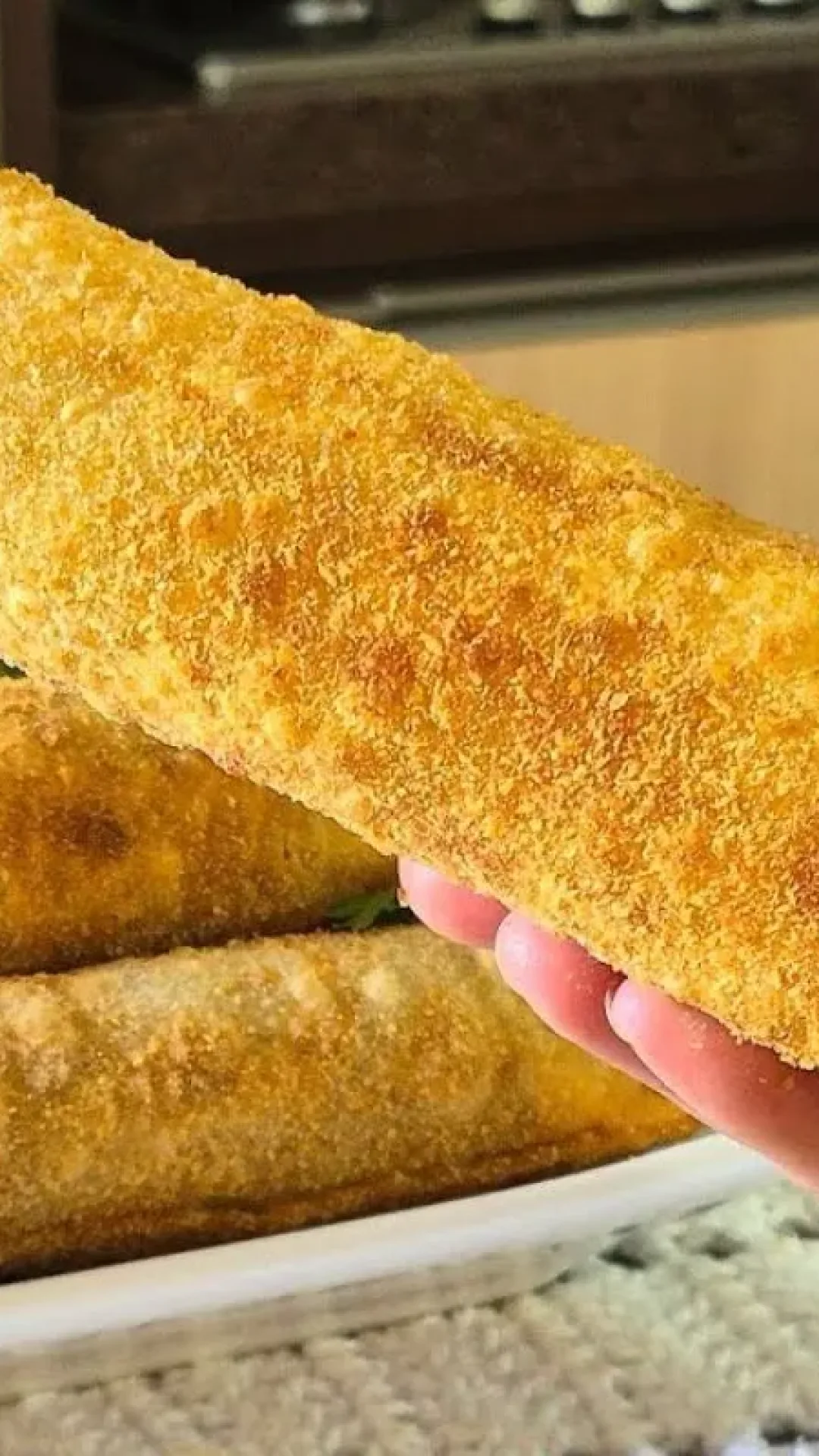 Receita de cigarrete de carne e queijo delicioso com massa sequinha e crocante