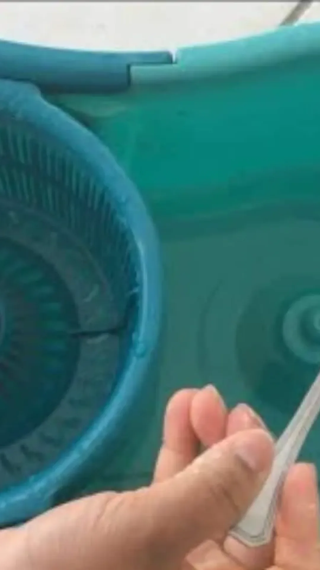 Receita de como limpar piso velho e encardido sem muito esforço e de um jeito super fácil