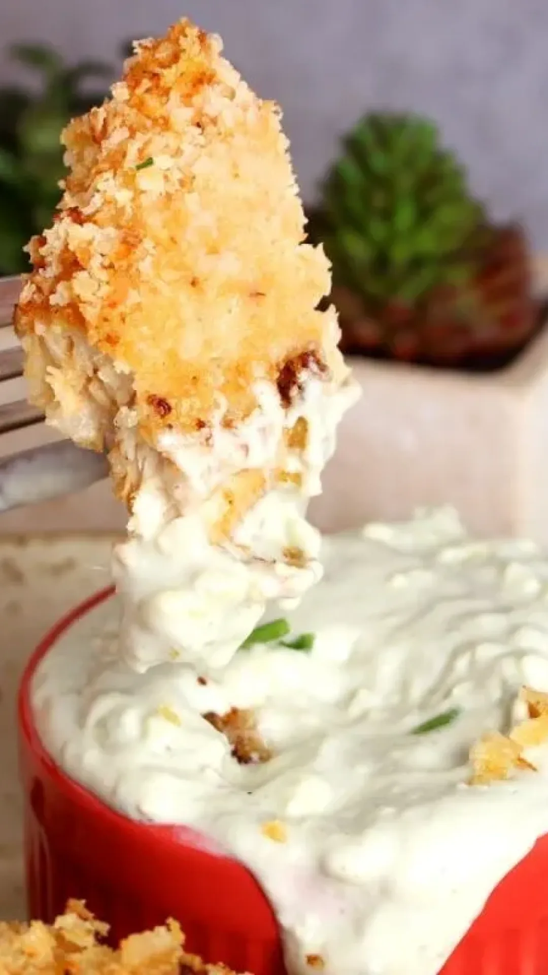 Receita de frango empanado com molho de queijo que vai conquistar você