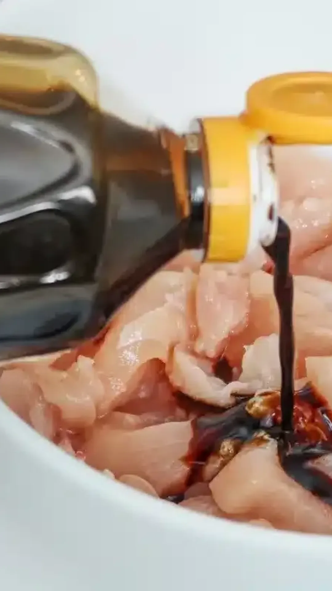 Receita de frango para o almoço: assado diferente, suculento e cheio de sabor caseiro