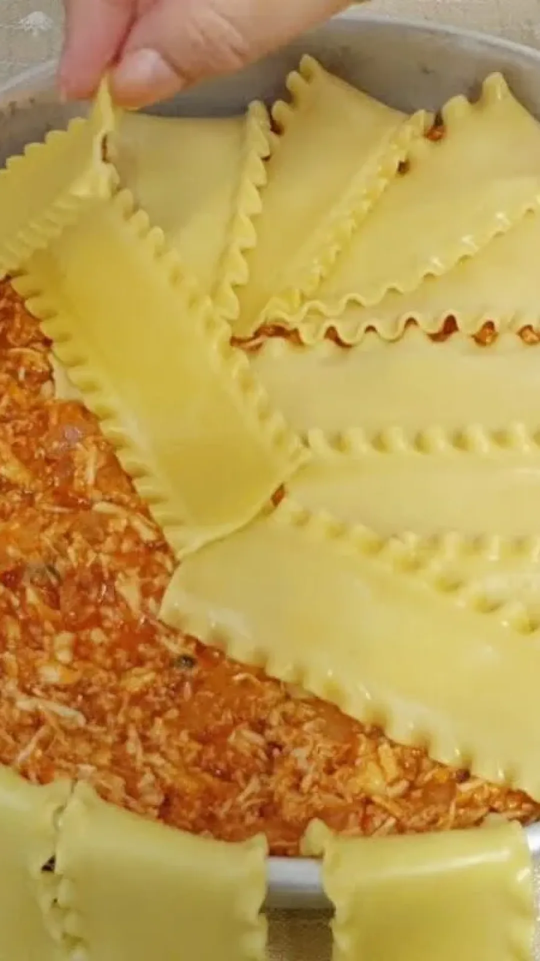 Receita de lasanha de frango diferente e deliciosa: nem precisa esperar chegar domingo