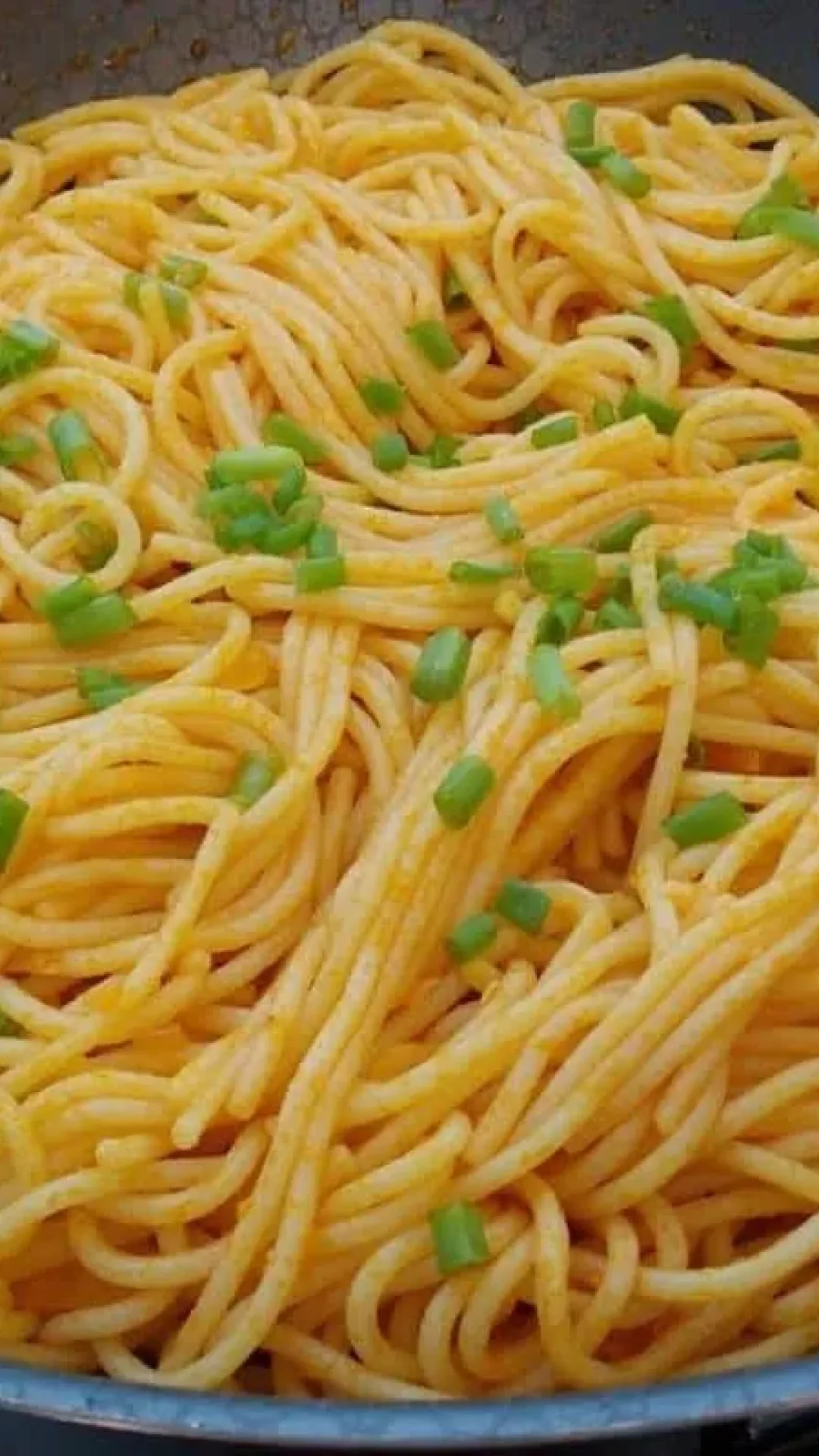 Receita de macarrão na manteiga que fica muito saboroso e não gruda