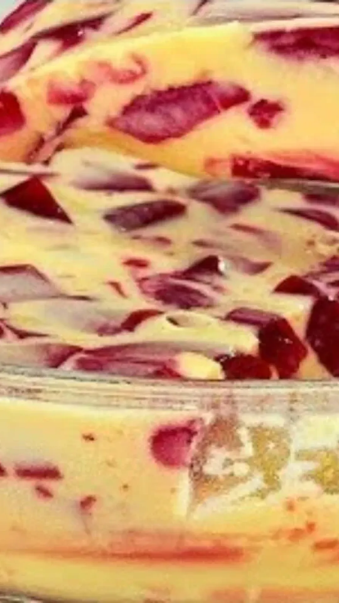 Receita de sobremesa com gelatina feita com poucos ingredientes para um doce delicioso e prático