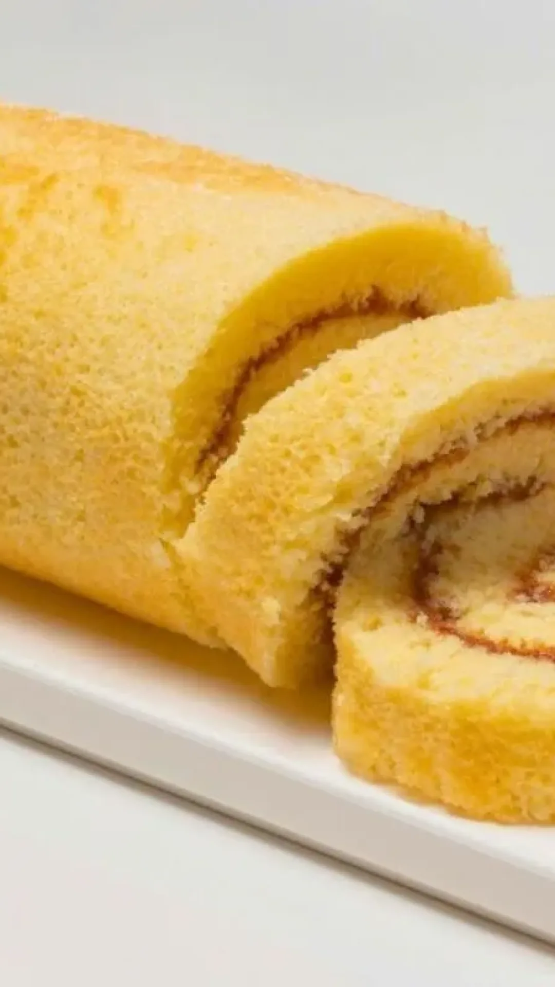 Rocambole bem casado com recheio generoso: uma sobremesa gigante e deliciosa para compartilhar com a família