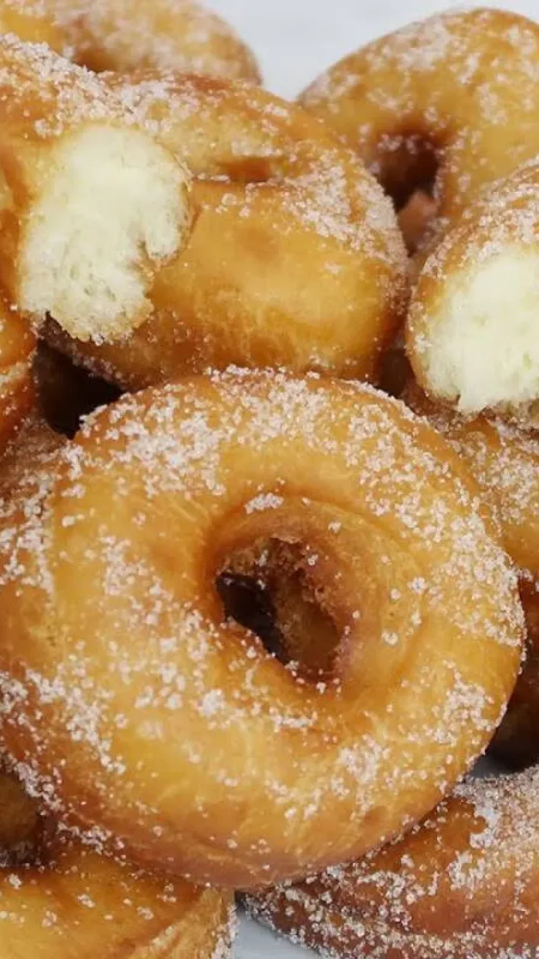 Rosquinha frita açucarada da vovó: macia e sem encharcar de gordura