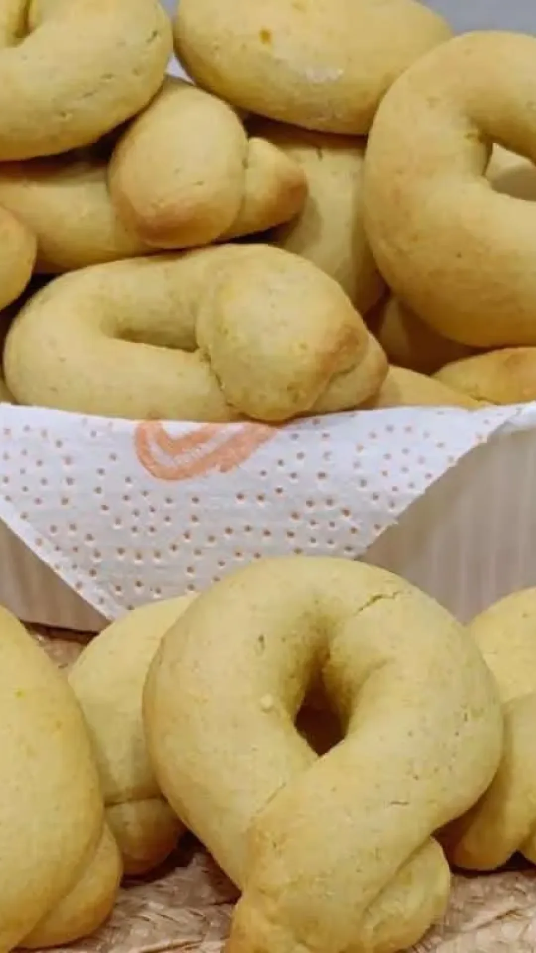 Rosquinhas de milho da fazenda para o café da tarde da sua família