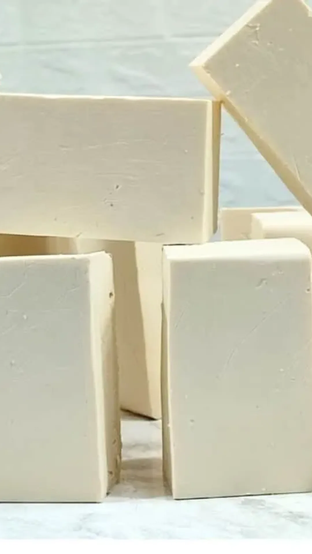 Sabão caseiro em barra que fica perfeito usando apenas 3 ingredientes simples