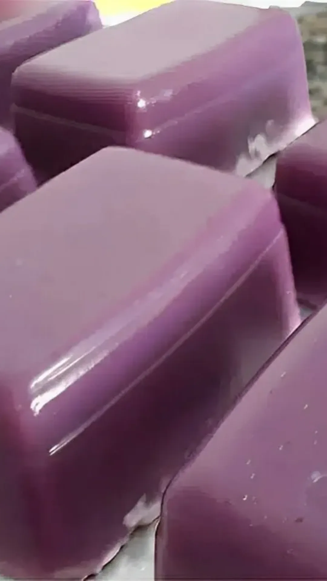 Sabão de açúcar super potente e fácil de fazer é só misturar os ingredientes rapidamente e esperar secar