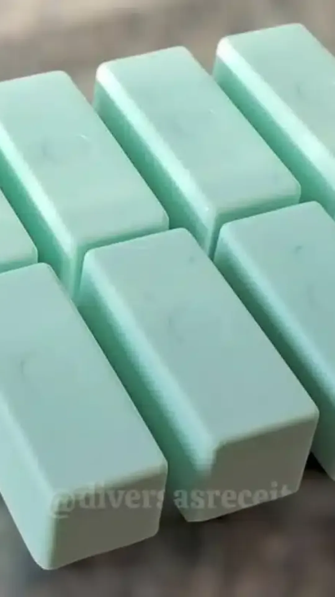 Sabão de limão sem soda super duro que não desmancha fácil na água e espuma bastante