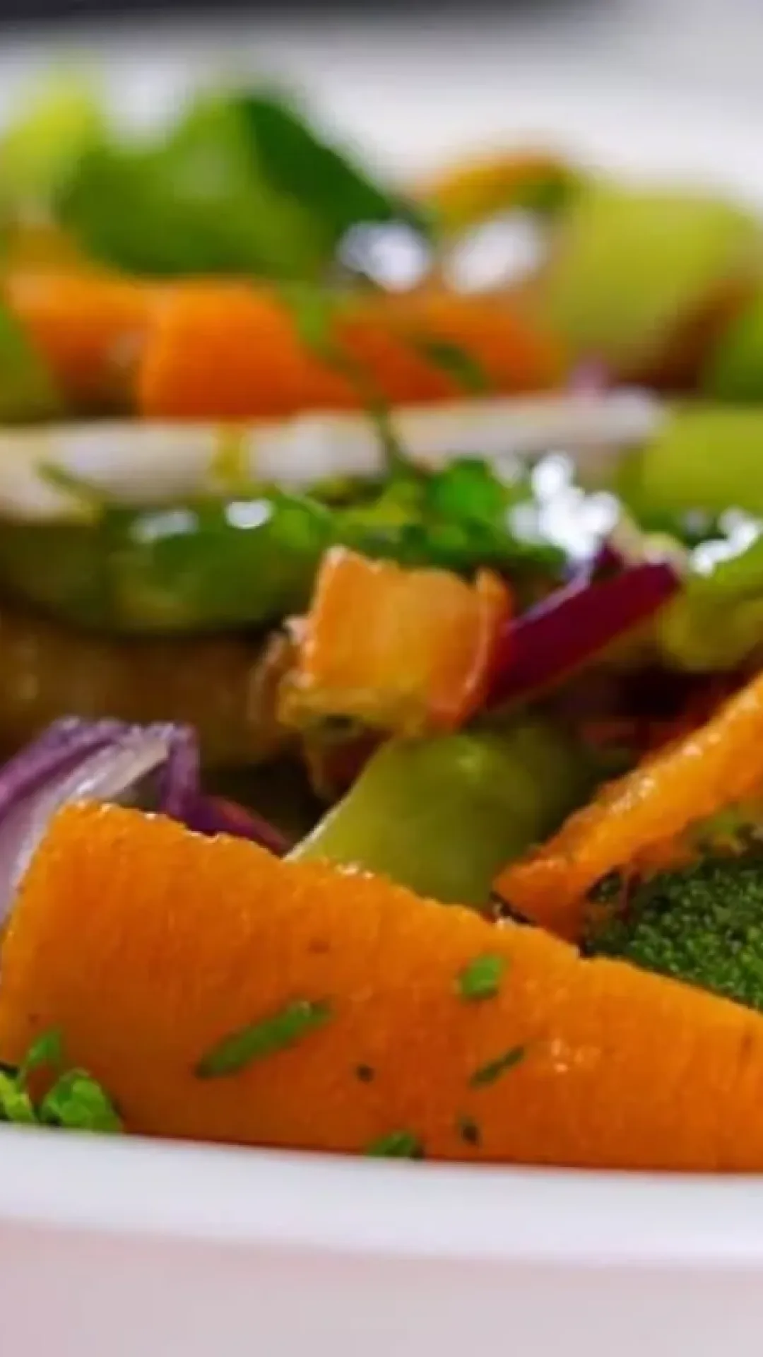 Salada de legumes especial: uma opção colorida, deliciosa e saudável para saborear no dia a dia