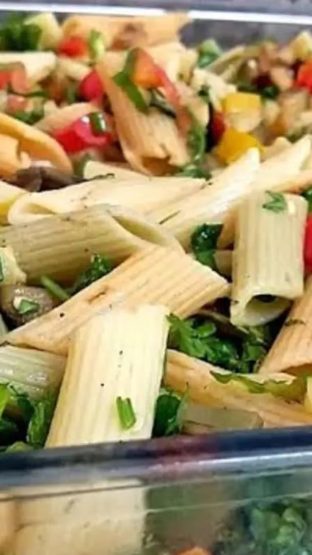 Salada de macarrão bem temperadinha e saborosa: veja o que fazer para não grudar