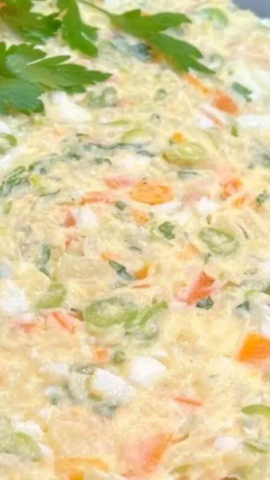 Salada de maionese clássica e bem temperada, o acompanhamento indispensável para o seu almoço em família