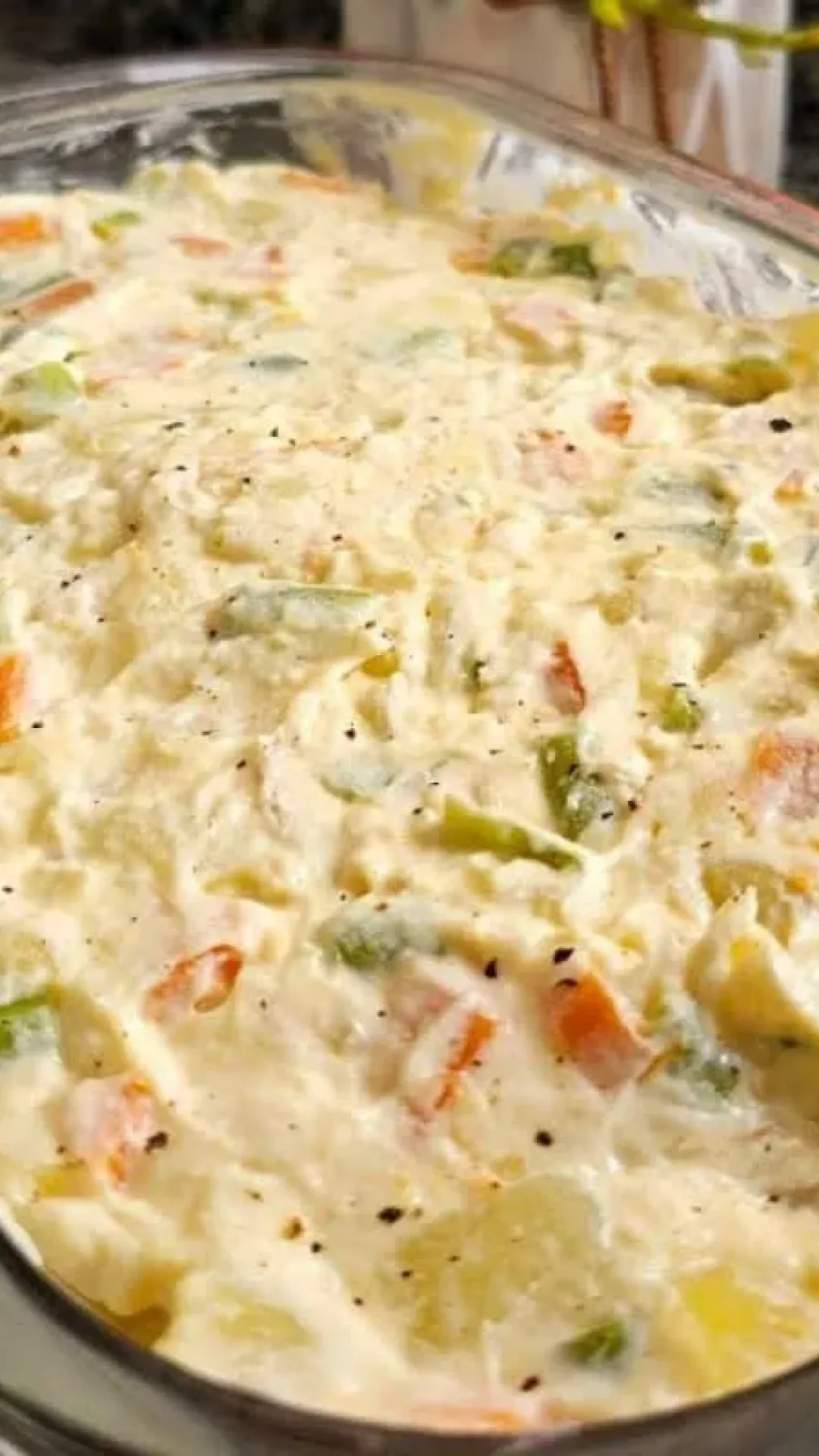 Salada de maionese com frango desfiado deliciosa para o acompanhamento perfeito do seu almoço
