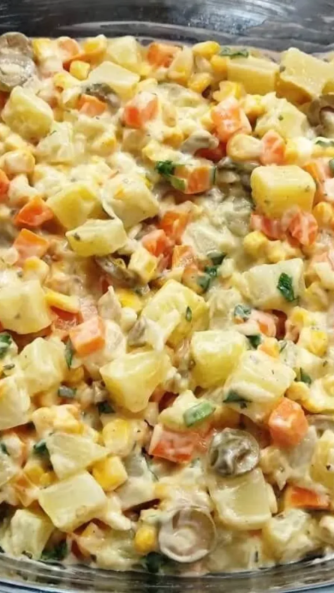 Salada de maionese de restaurante um ótimo acompanhamento para servir no seu natal