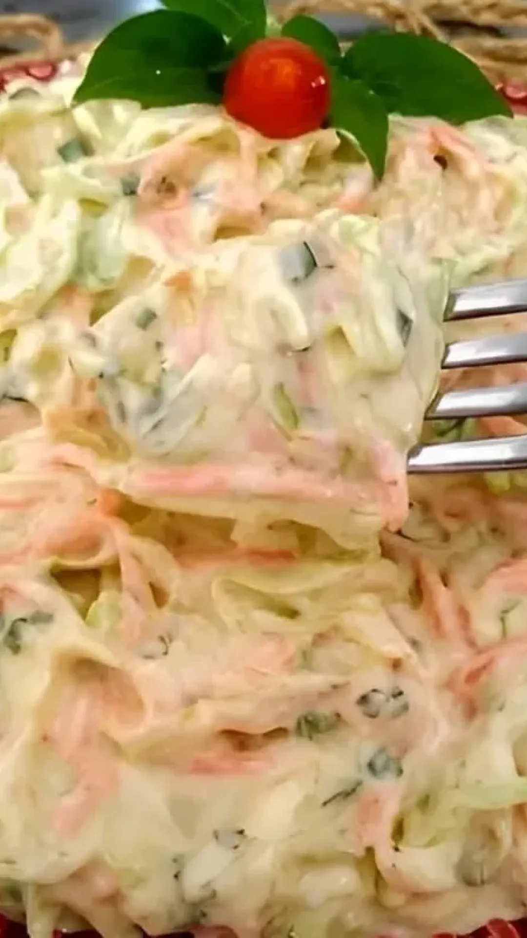 Salada de repolho americana fácil e deliciosa perfeita para servir nos dias mais frios