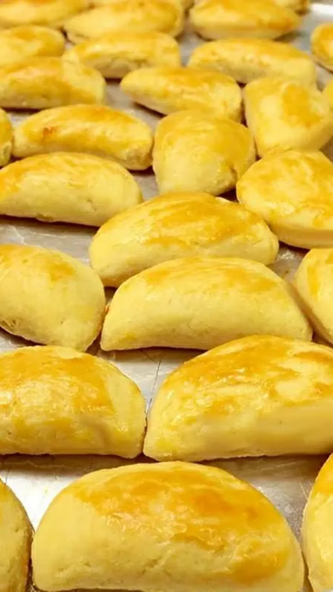 Salgadinho de festa com massa que derrete na boca e recheio de frango cremoso uma delícia