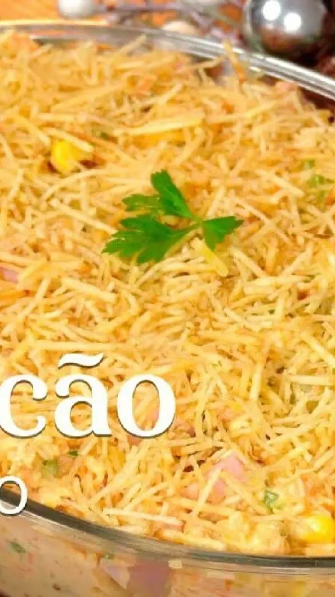 Salpicão de frango cremoso, um prato fácil de fazer que vai deixar o seu almoço bem especial
