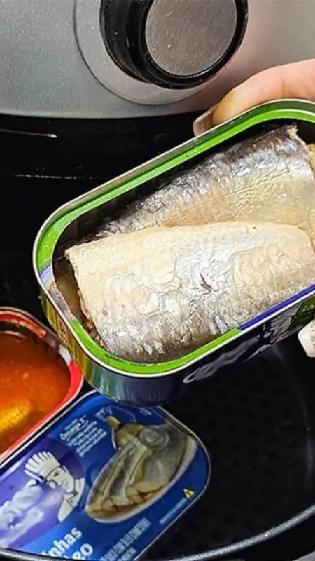 Sardinha na air fryer suculenta: um jeito diferente, prático e sem bagunça de preparar o peixe