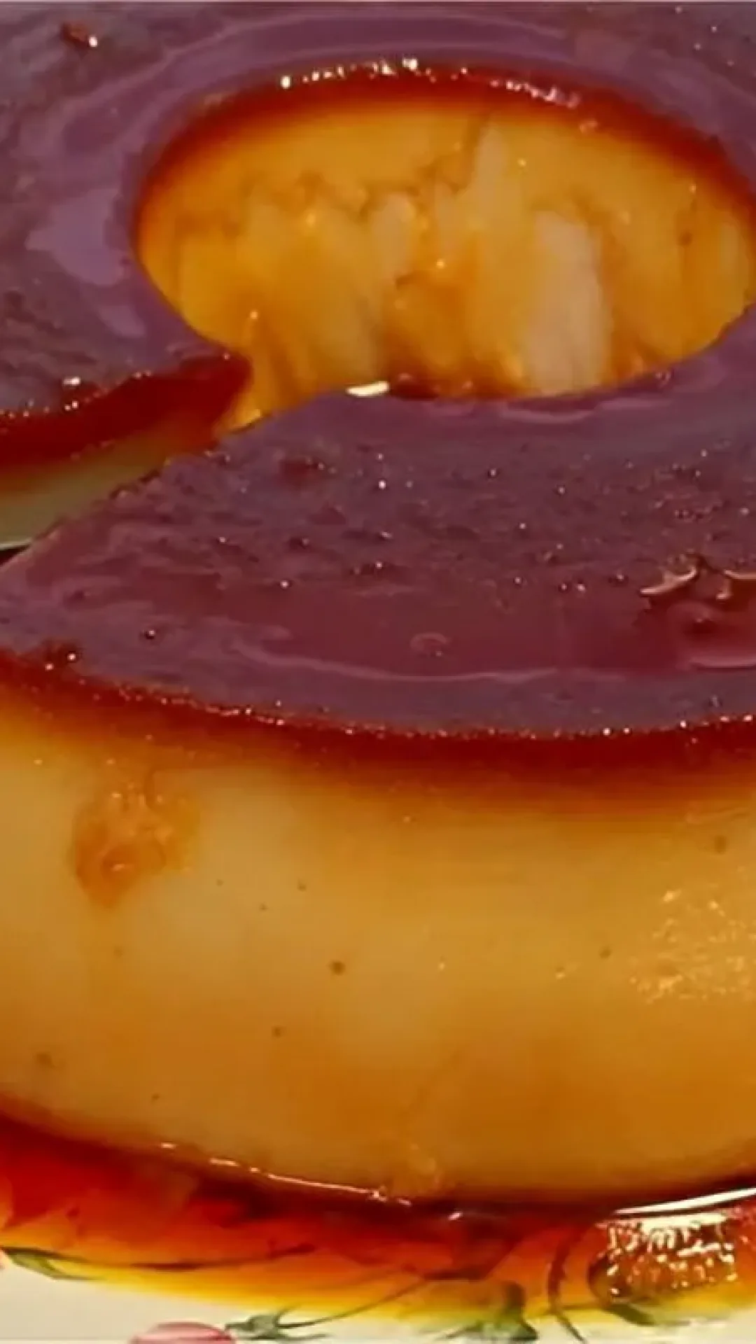 Se você tem pão velho em casa pode fazer esse pudim de pão é só bater no liquidificador e assar