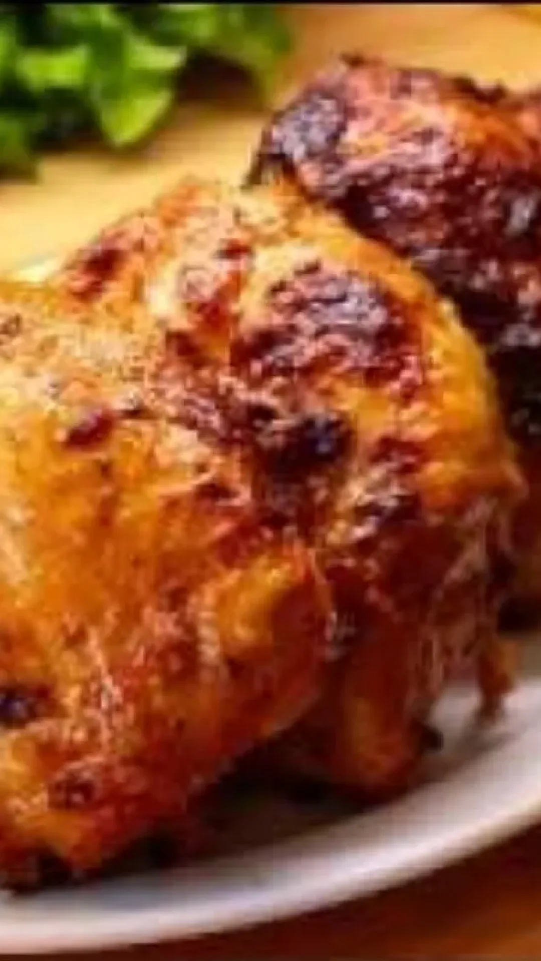Sobrecoxa na air fryer bem douradinha por fora e no ponto por dentro com tempero super fácil