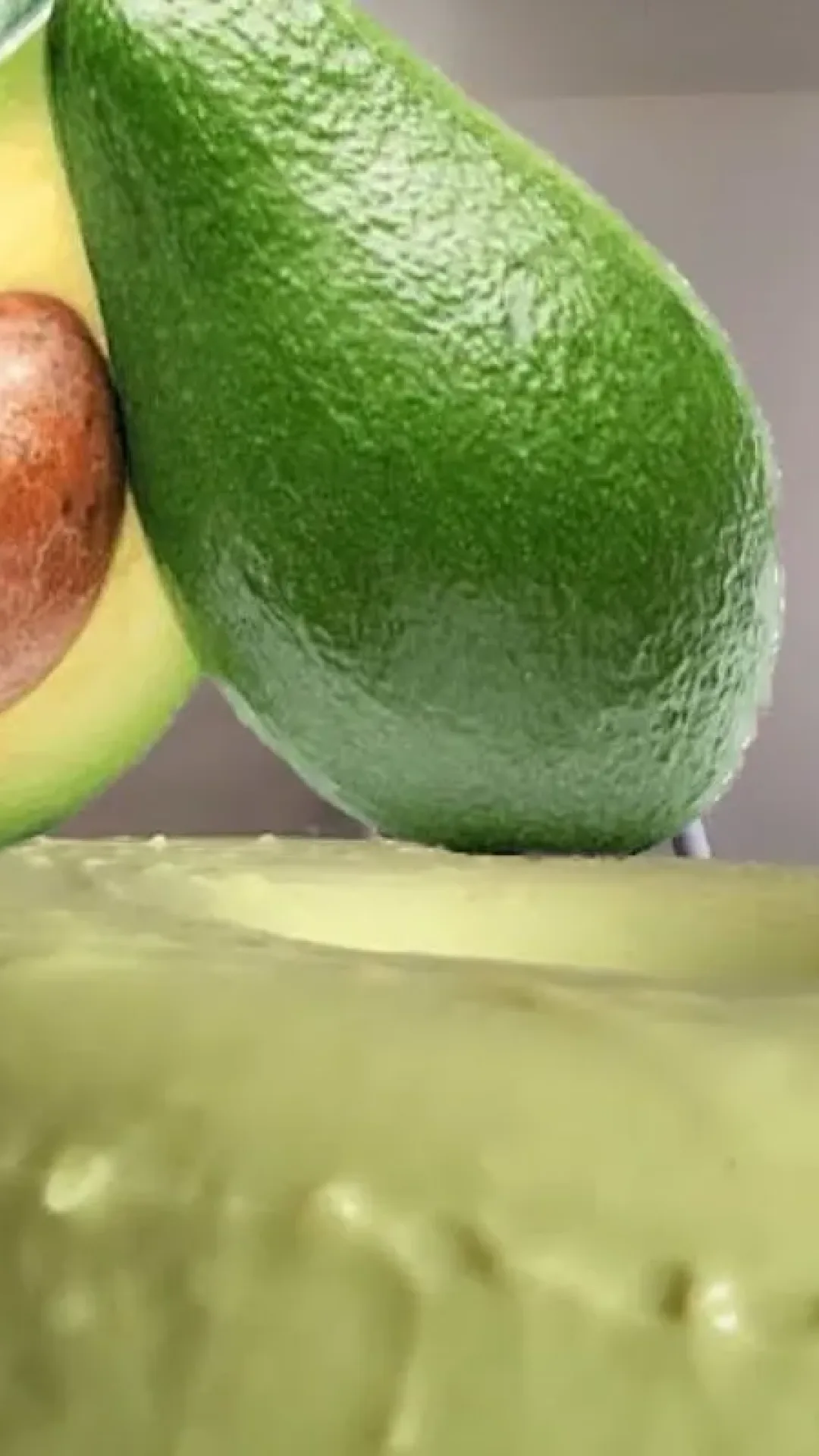 Sobremesa de abacate deliciosa e muito rápida, feita com poucos ingredientes para economizar no dia a dia e arrasar