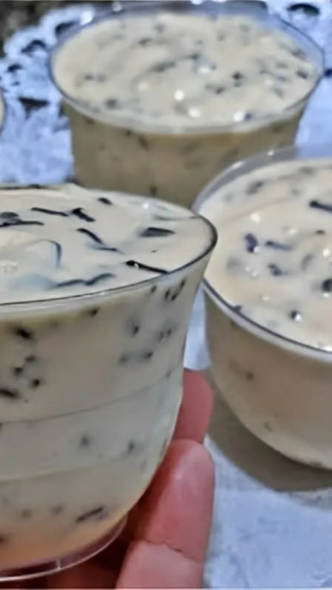 Sobremesa de liquidificador pronta em 5 minutos é só bater os ingredientes e colocar nas taças