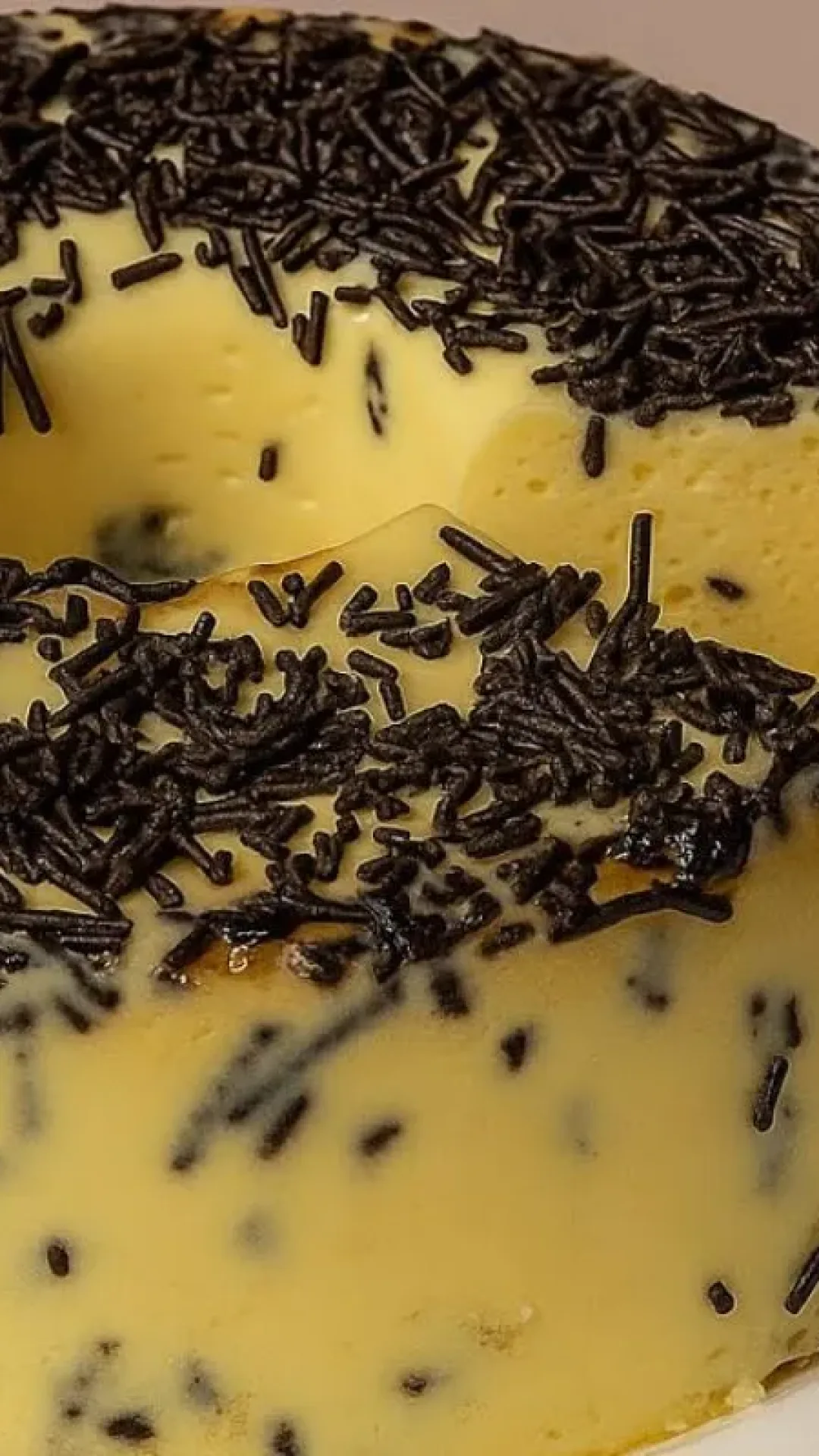Sobremesa de maracujá com granulado: basta bater tudo no liquidificador e levar para gelar