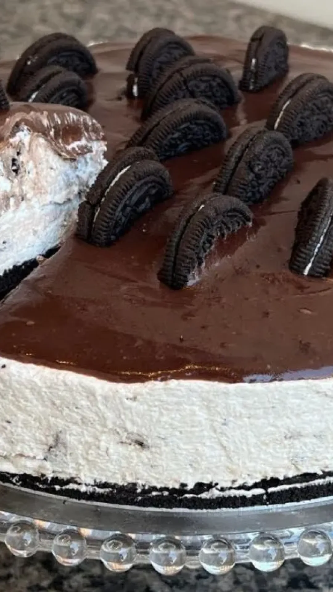 Sobremesa de oreo cremosa, tipo cheesecake, que não precisa ir ao forno e fica irresistível