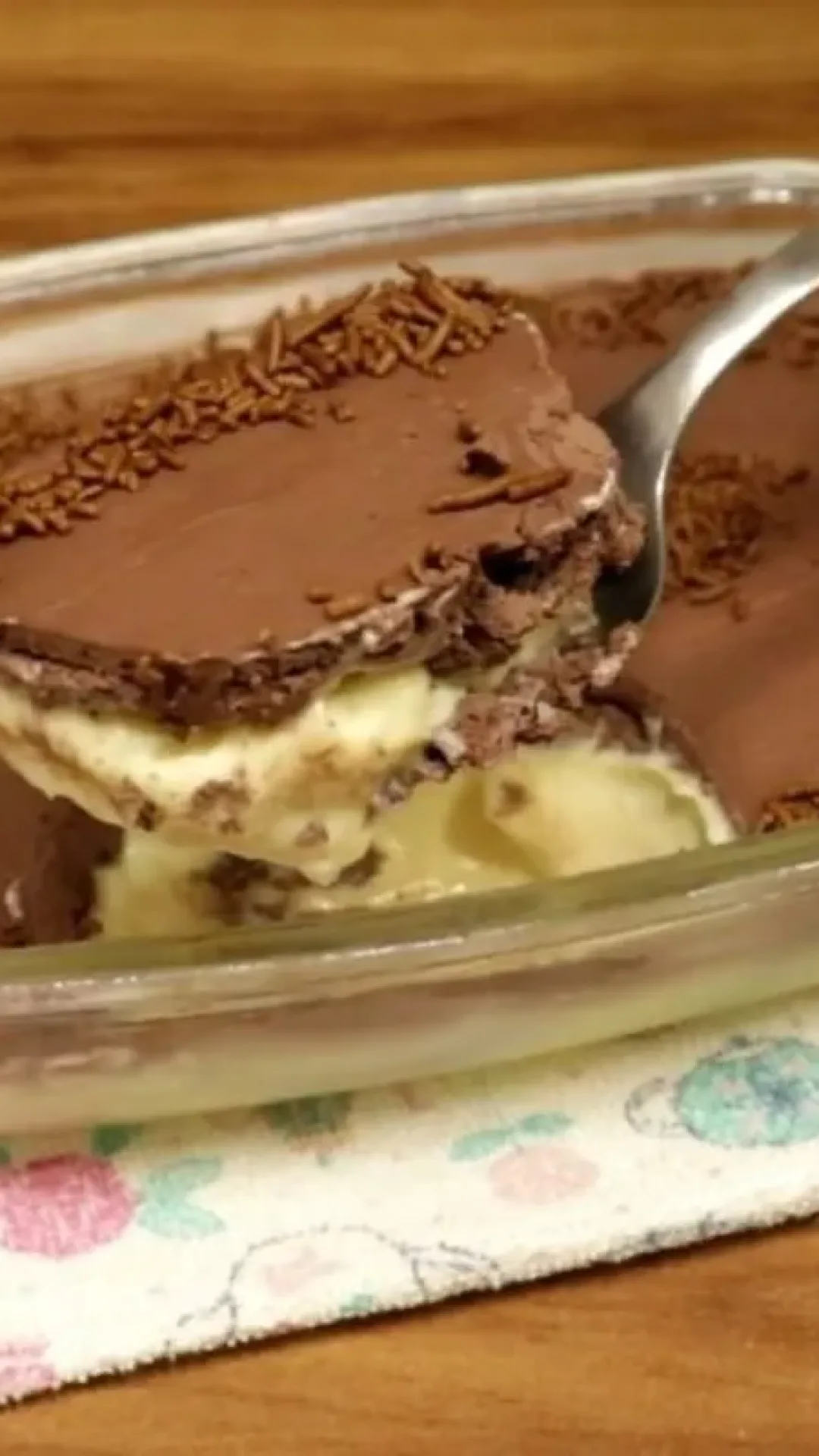 Sobremesa Gelada simples, que fica muito leve e irresistível para você servir nos dias de calor e surpreender todos os seus convidados