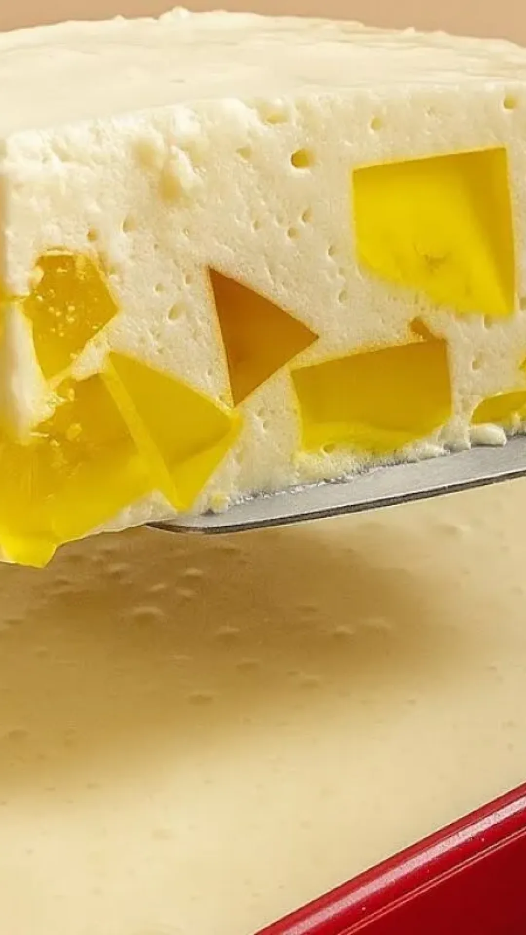 Sobremesa mosaico de abacaxi: é só bater no liquidificador e levar para gelar para ter um doce incrível