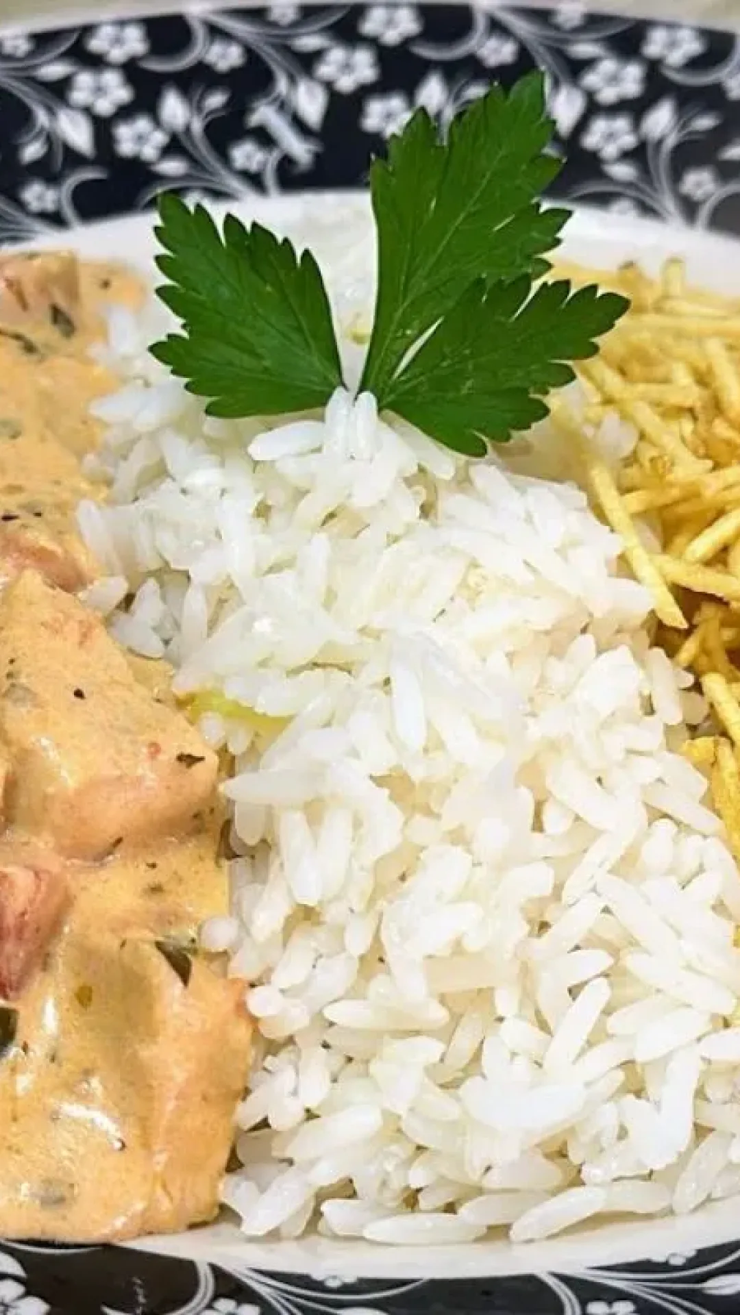 Strogonoff de frango cremoso e suculento, sem complicação que fica igual de restaurante