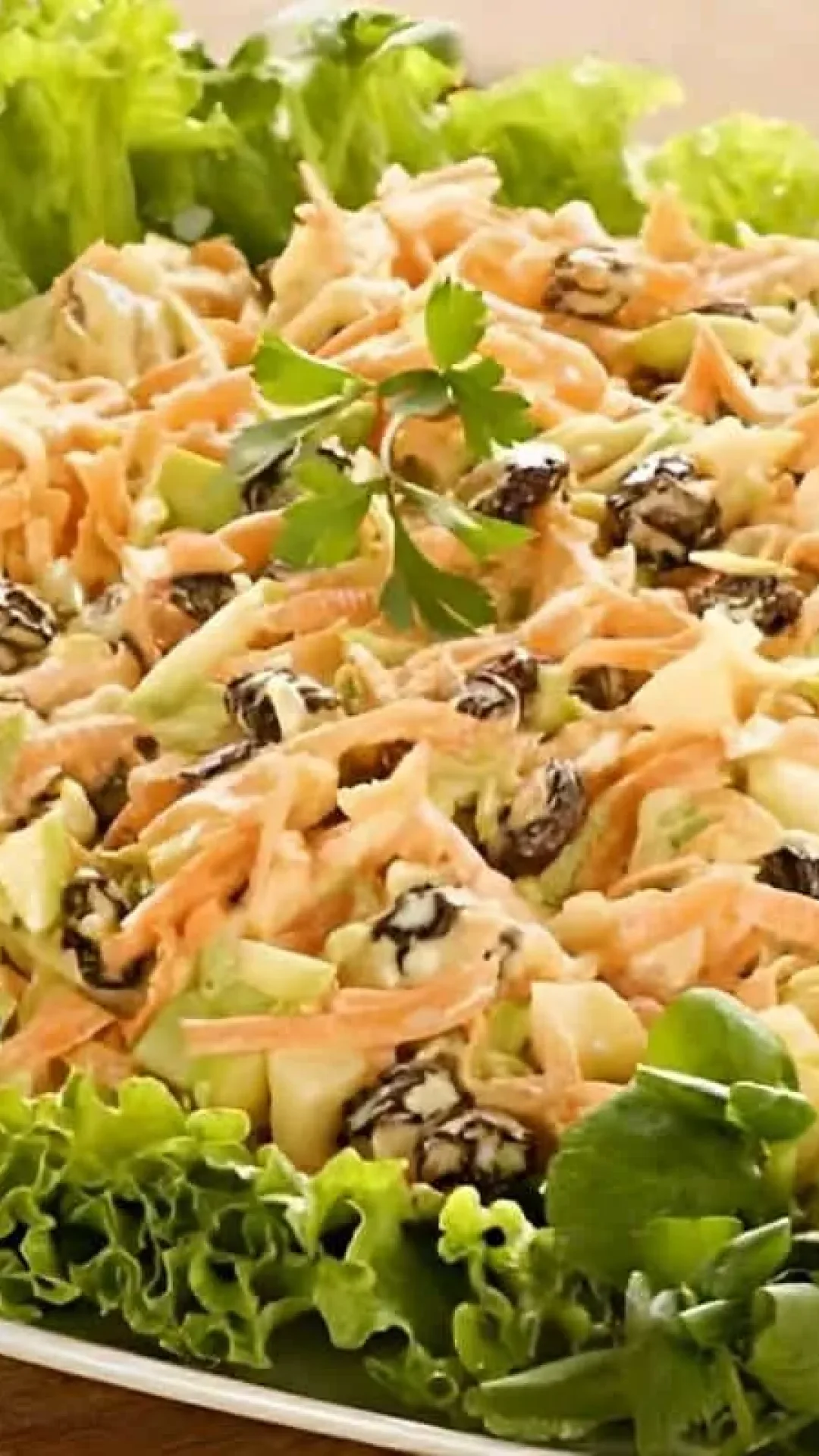 Sua mesa da ceia vai ficar completa com essa salada de natal deliciosa