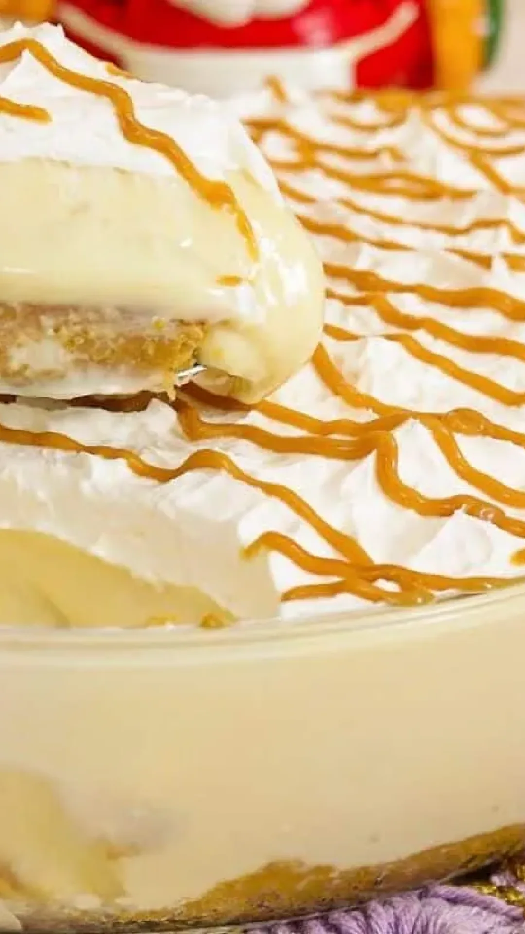Torta cremosa de abacaxi na travessa para uma sobremesa irresistível e refrescante