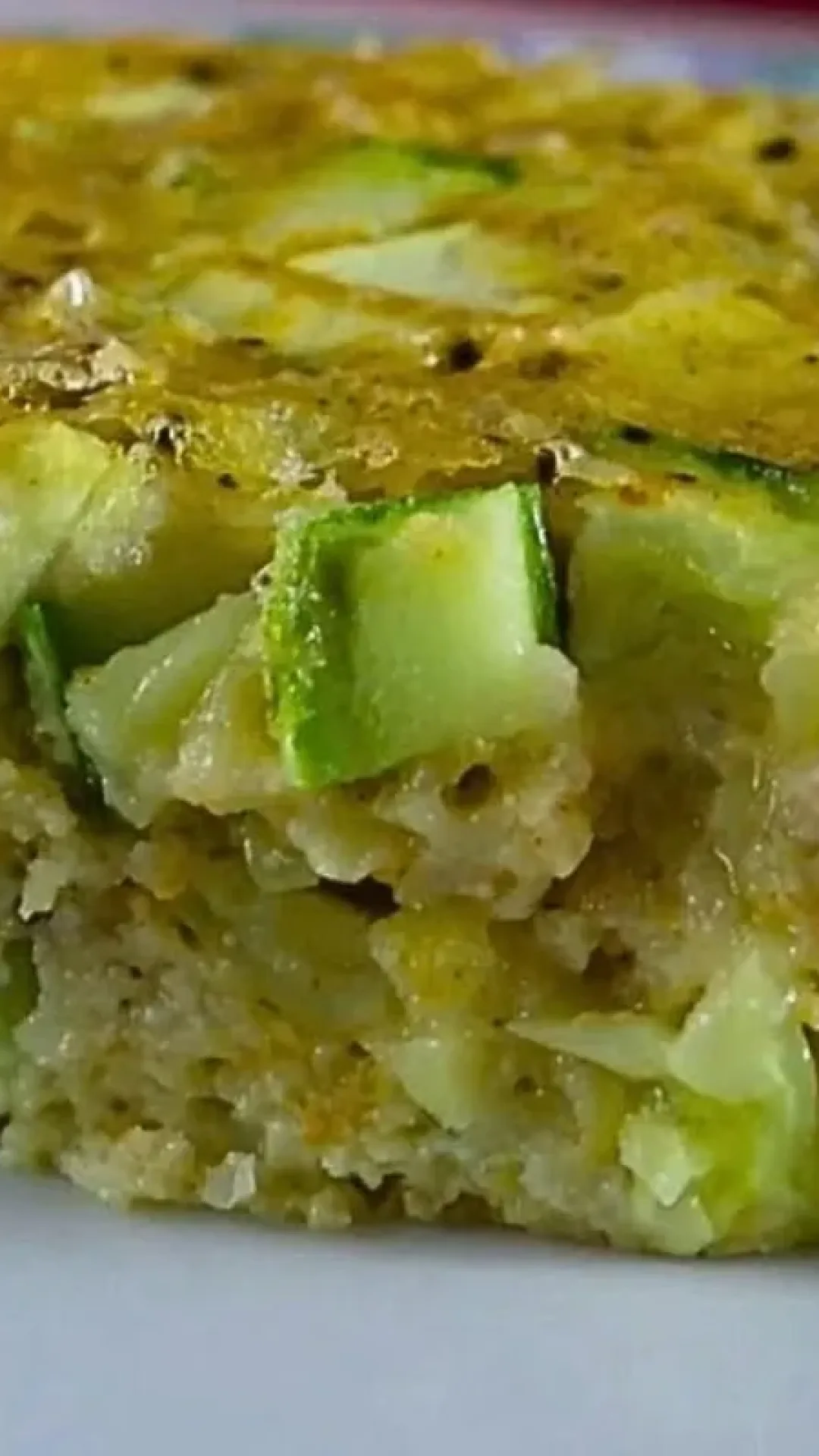 Torta de abobrinha levinha e saborosa: com pouco trigo e ingredientes bem simples