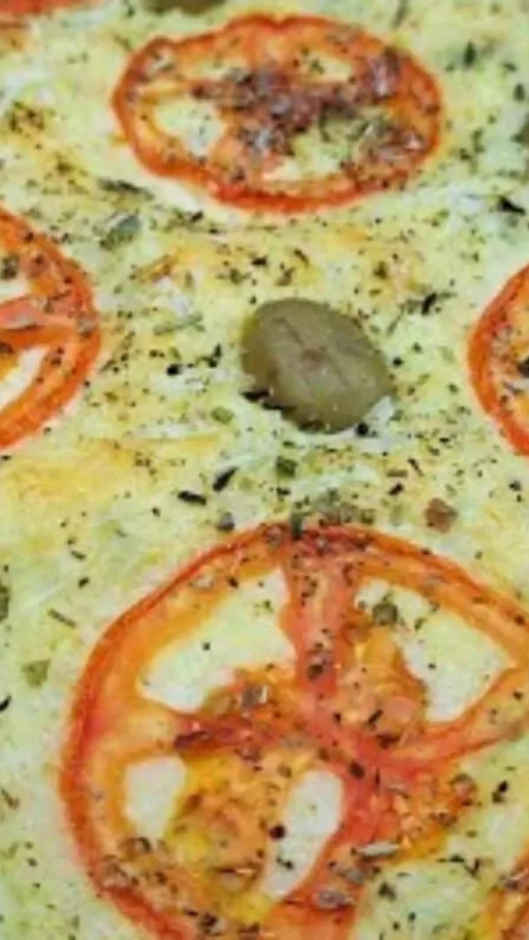 Torta de arroz amanhecido, que é prática, cremosa, deliciosa e leva queijo e presunto