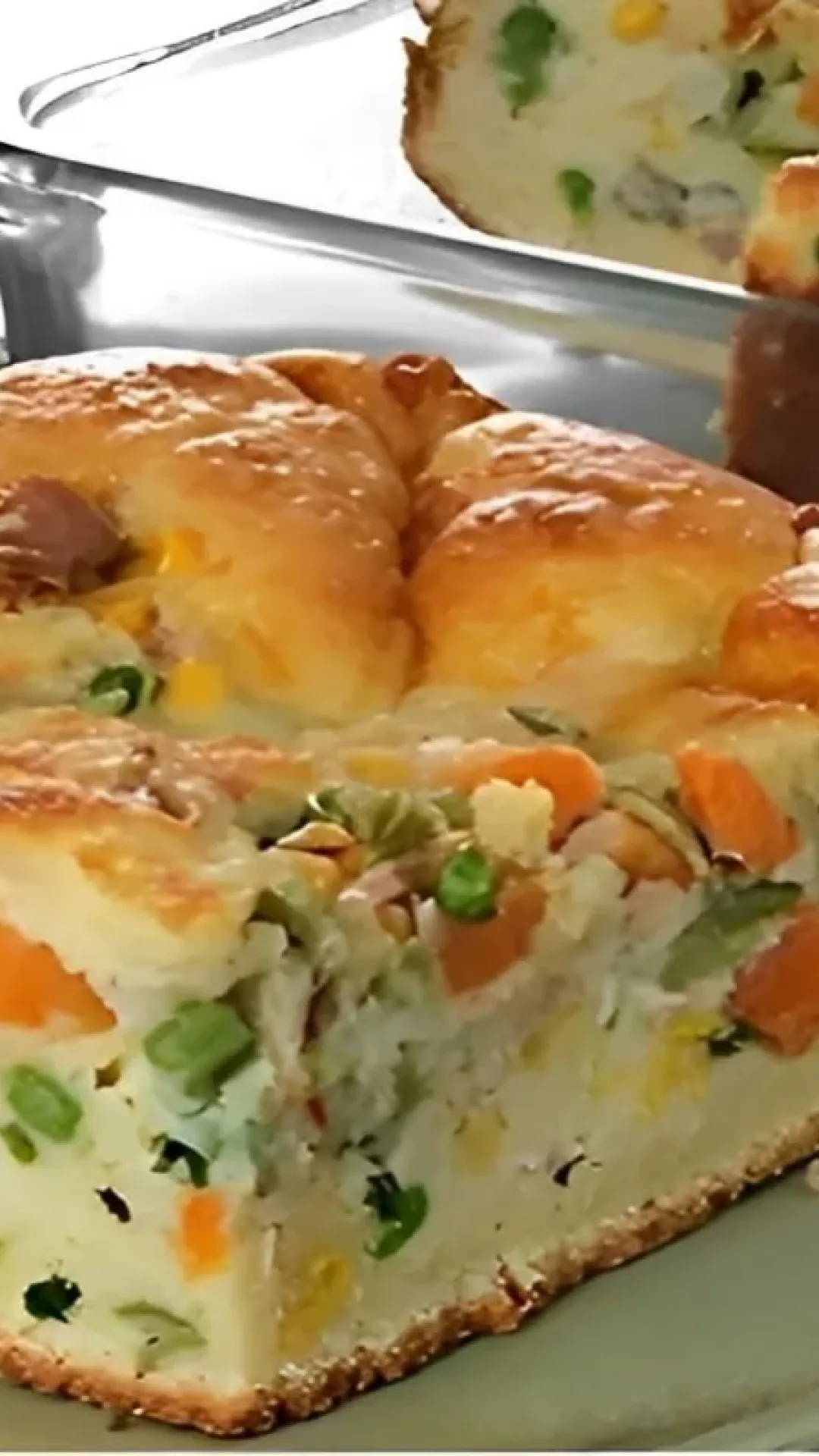 Torta de atum com legumes feita no liquidificador é só bater e levar para assar