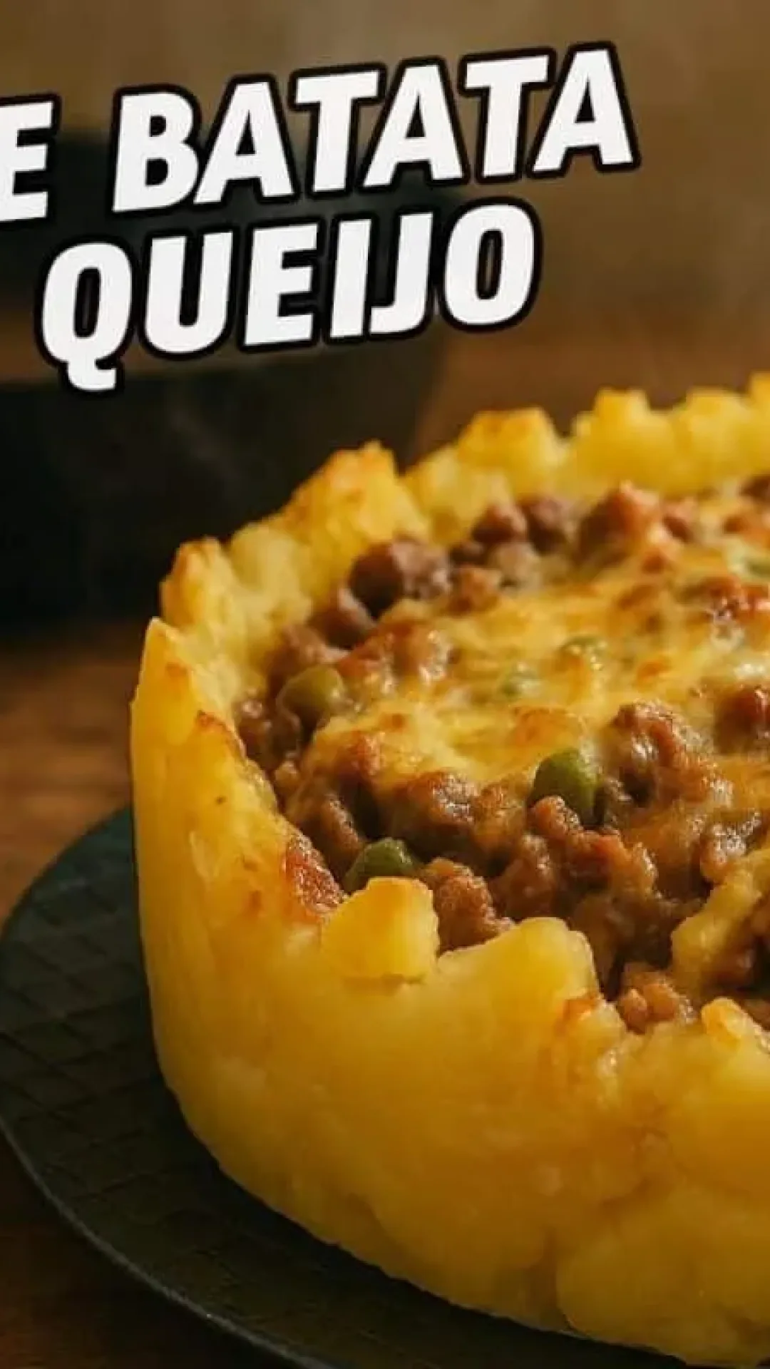 Torta de batata assada no forno, com um recheio cremoso que surpreende a cada mordida