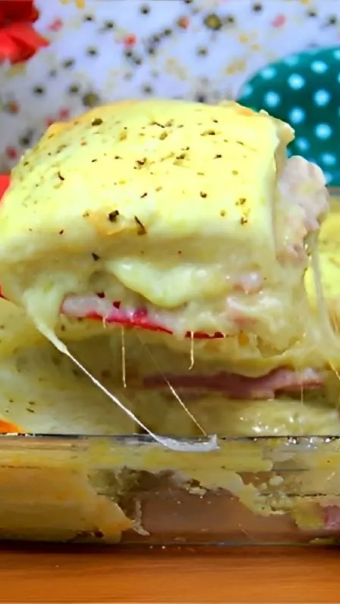 Torta de batata cremosa com recheio de presunto e queijo uma refeição deliciosa e fácil de preparar