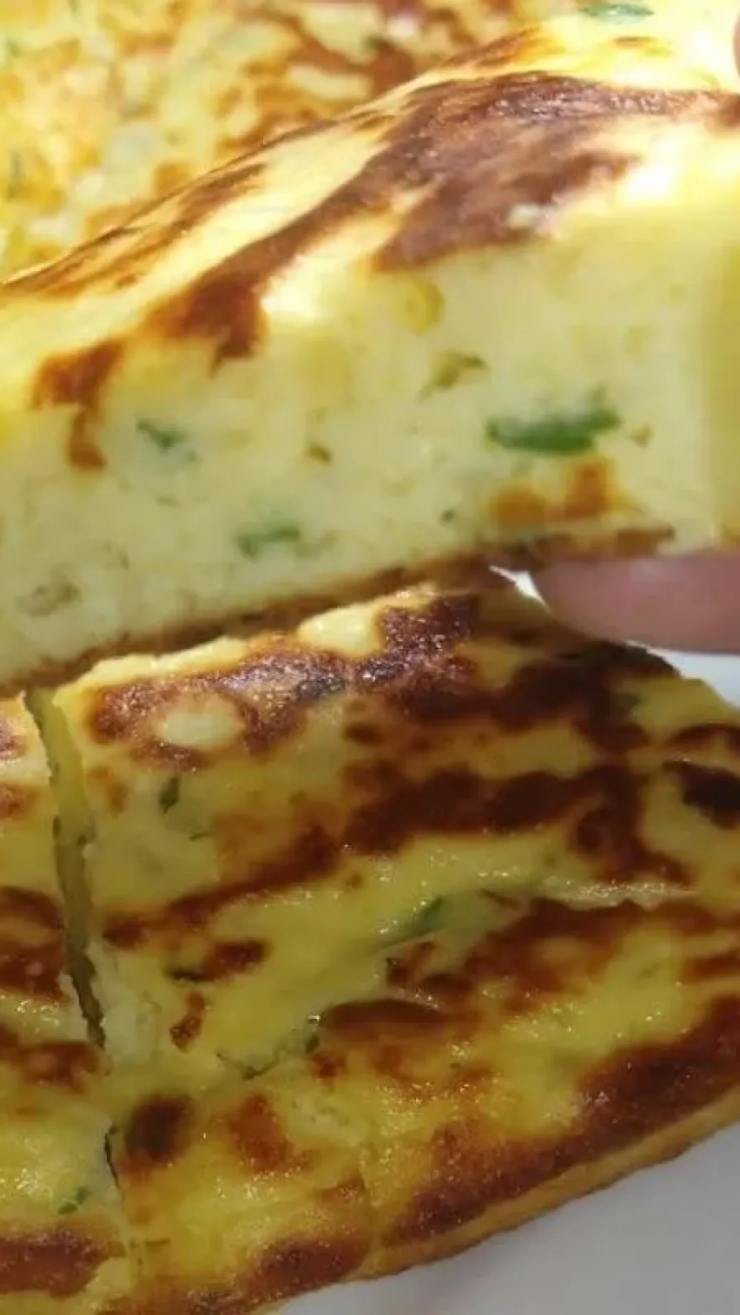 Torta de batata feita na frigideira um prato leve e muito fácil de preparar