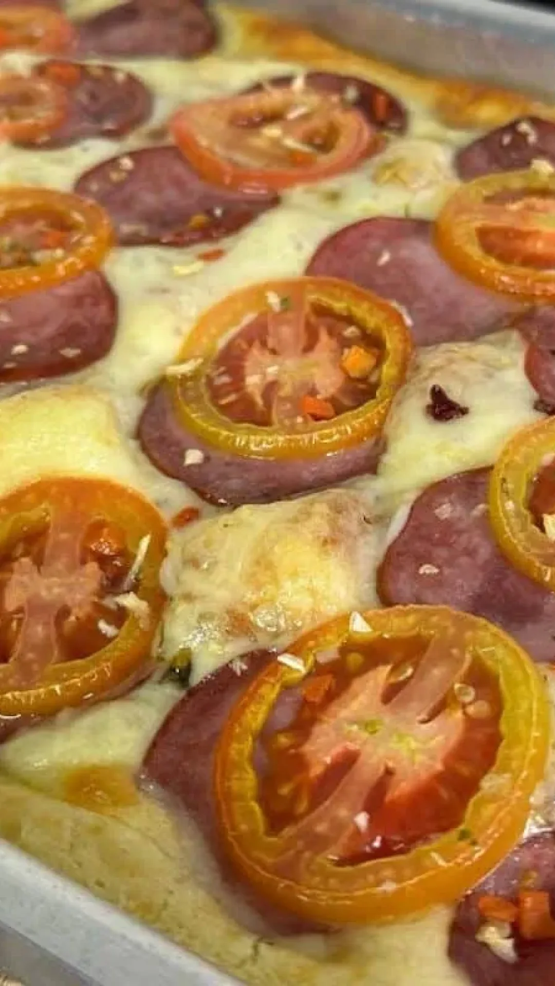 Torta de calabresa deliciosa e fácil de preparar para qualquer refeição do dia