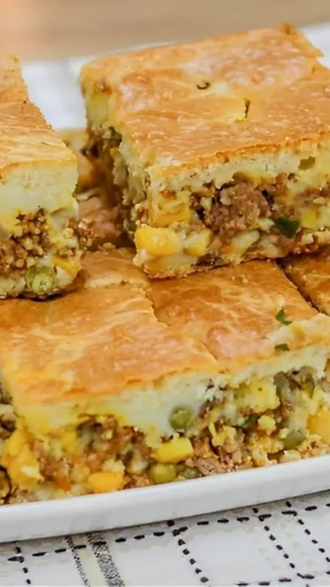 Torta de carne moída feita no liquidificador com recheio bem temperadinho e delicioso