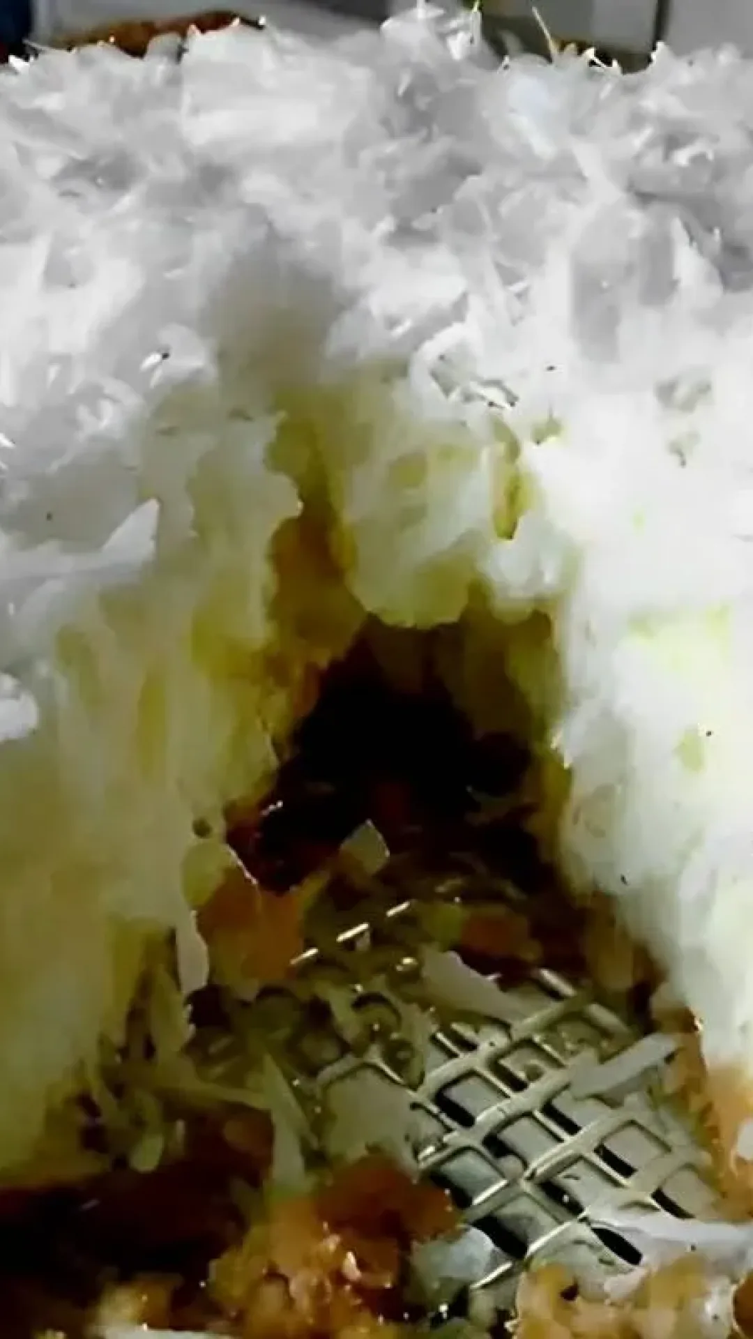 Torta de coco cremosa e molhadinha vai combinar perfeitamente com sua ceia de natal