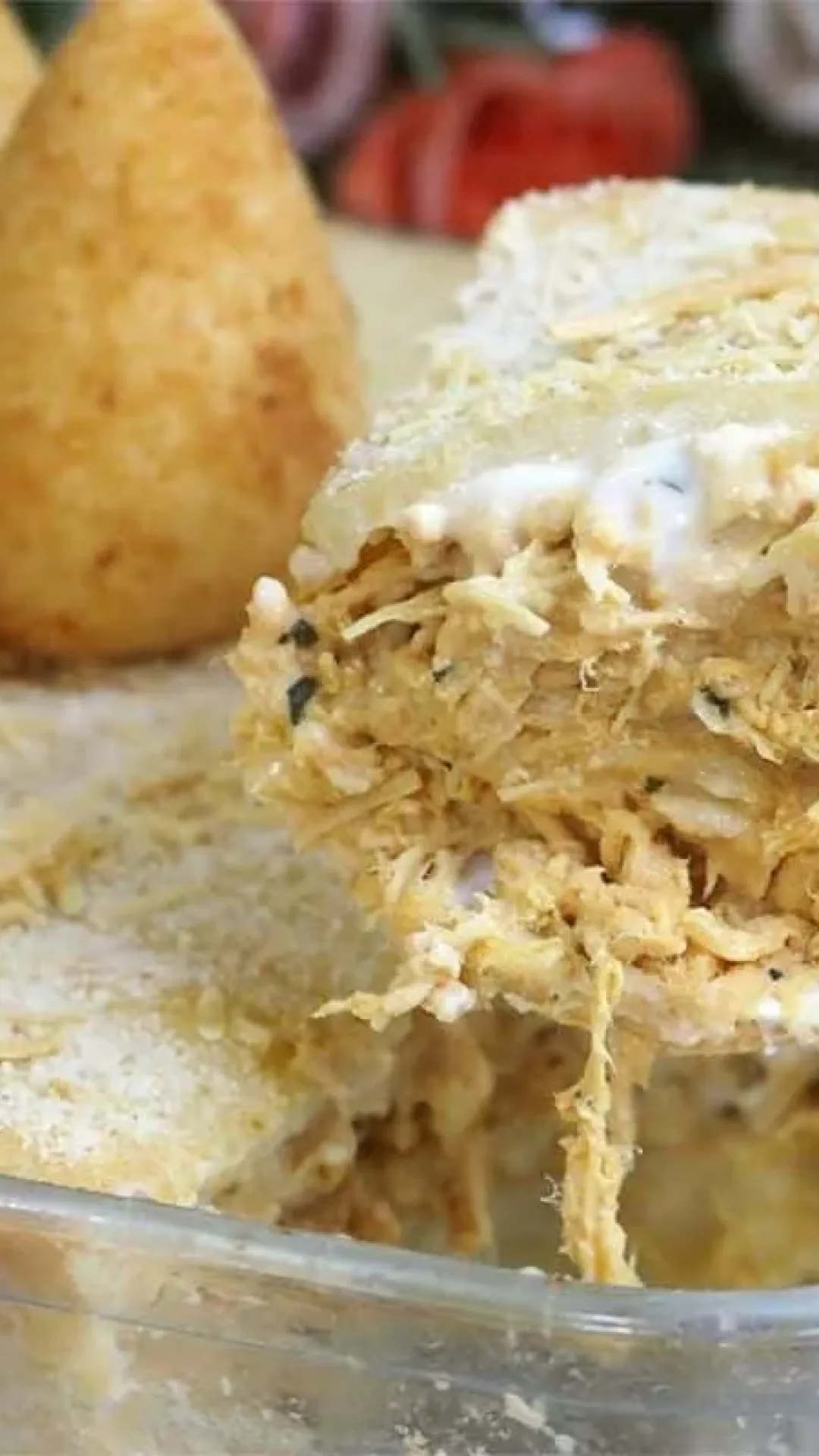 Torta de coxinha deliciosa com recheio cremoso que vai fazer sucesso no seu lanche